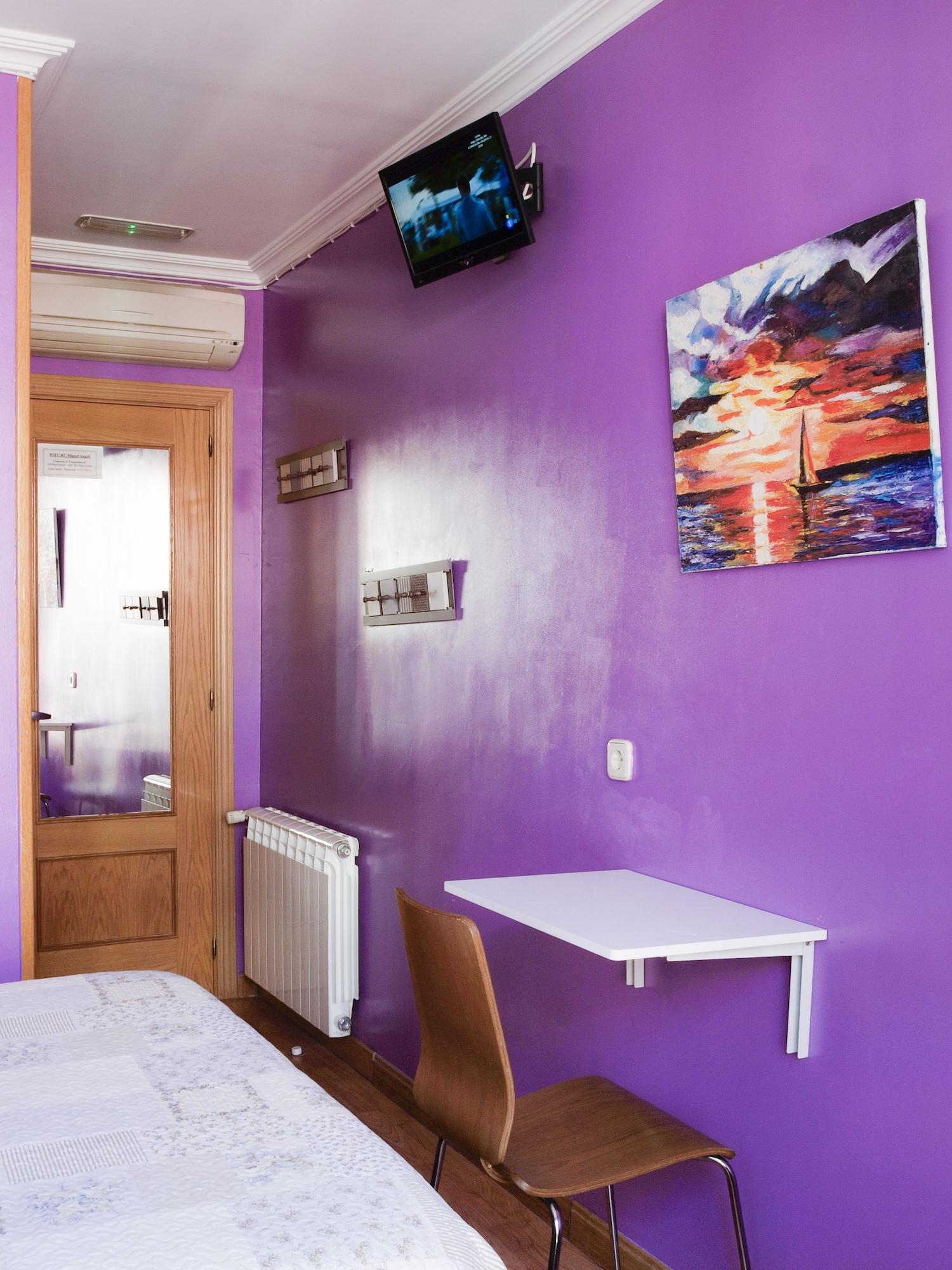 Hostel RC Miguel Angel Madrid Exterior foto A room at the hostel