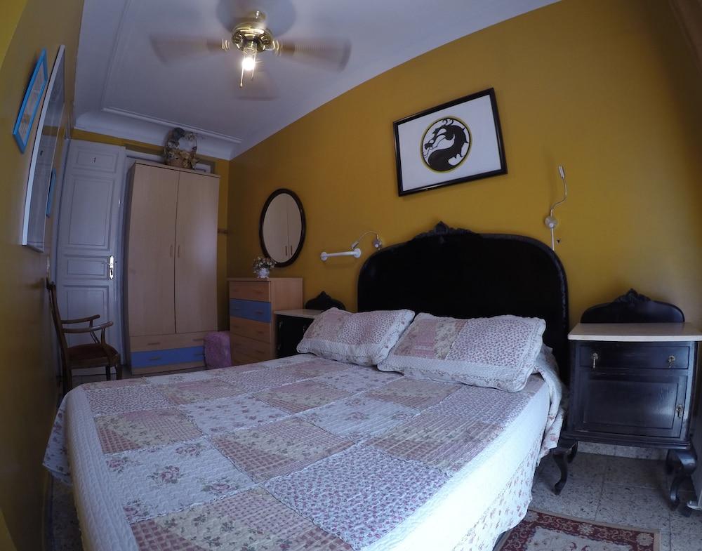 Hostel RC Miguel Angel Madrid Exterior foto A bedroom