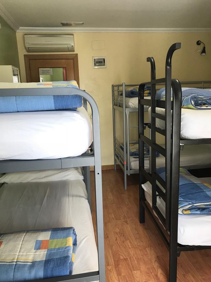 Hostel RC Miguel Angel Madrid Exterior foto A typical bunk room