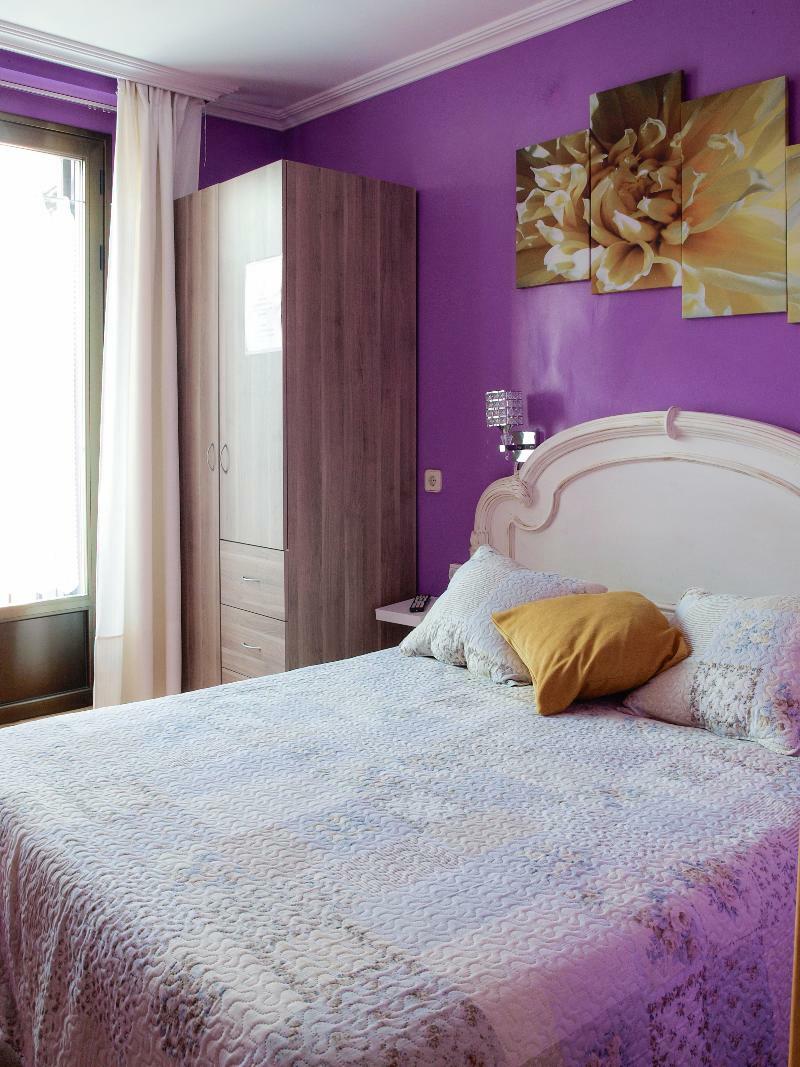 Hostel RC Miguel Angel Madrid Exterior foto A bedroom